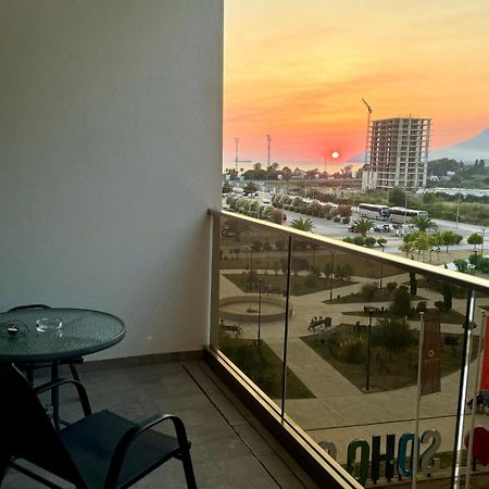Suncoast Suites Bar Eksteriør billede